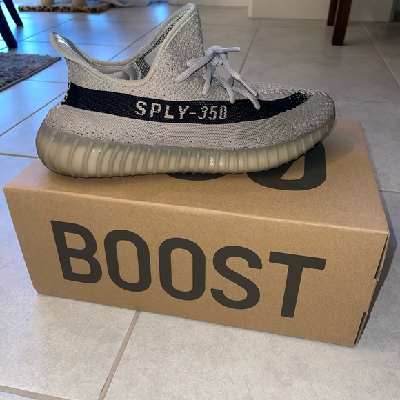 YEEZY BOOST 350 V2 in Slate - Picture 2 of 5